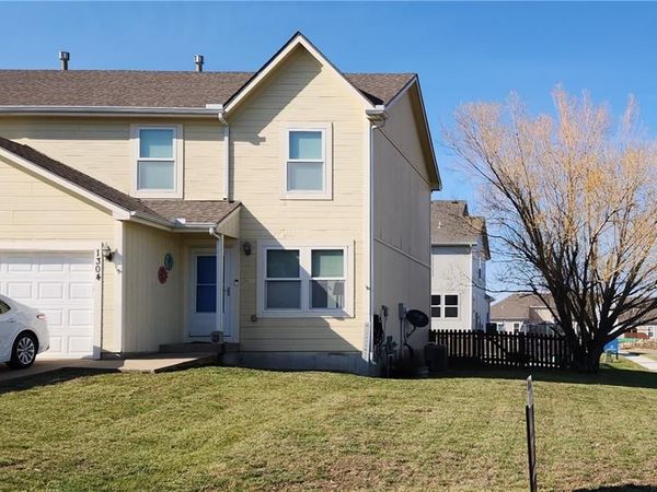1304 S 5th Street, Louisburg, KS 66053