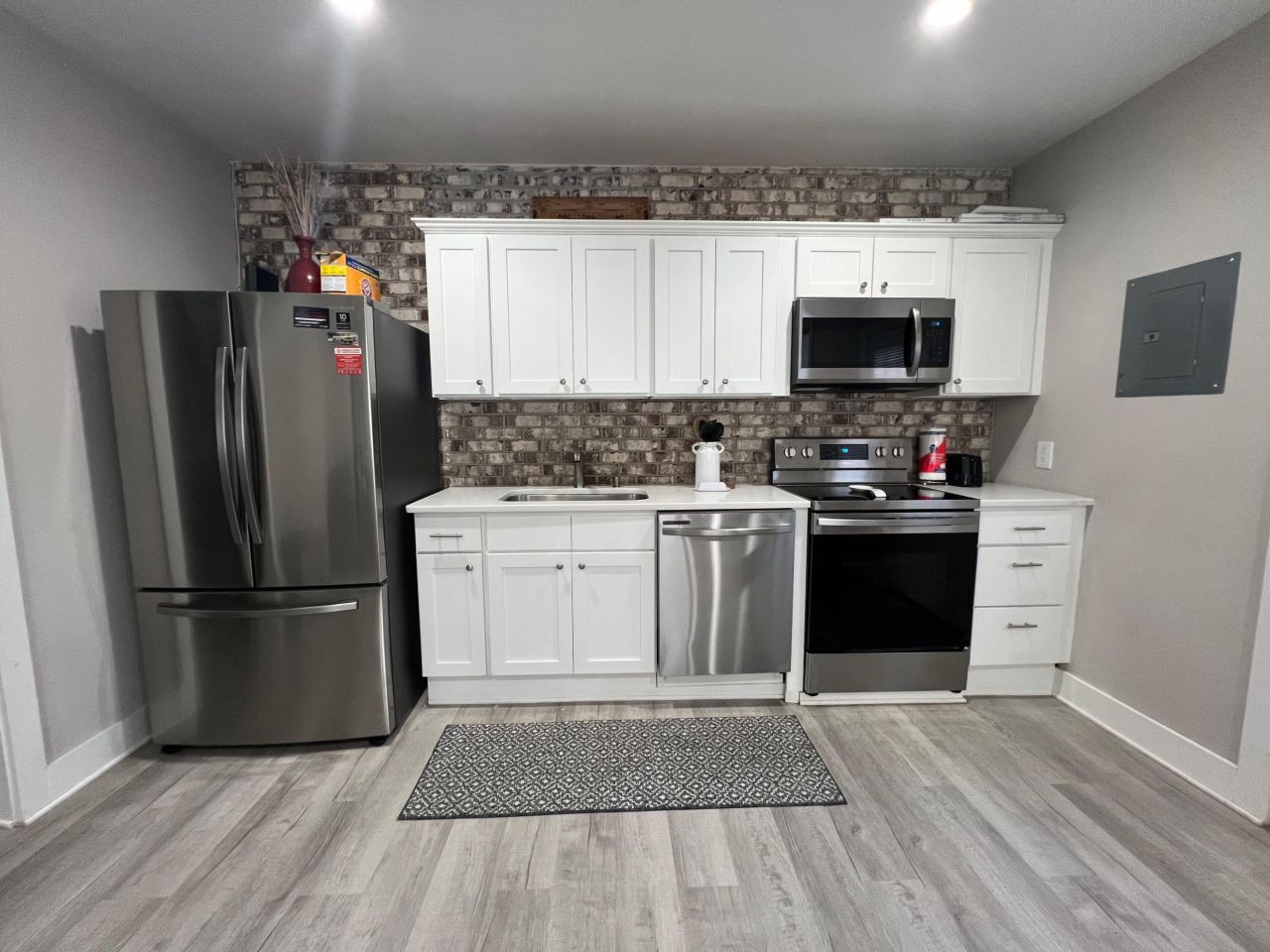 747 Harbor View Road Photo 4