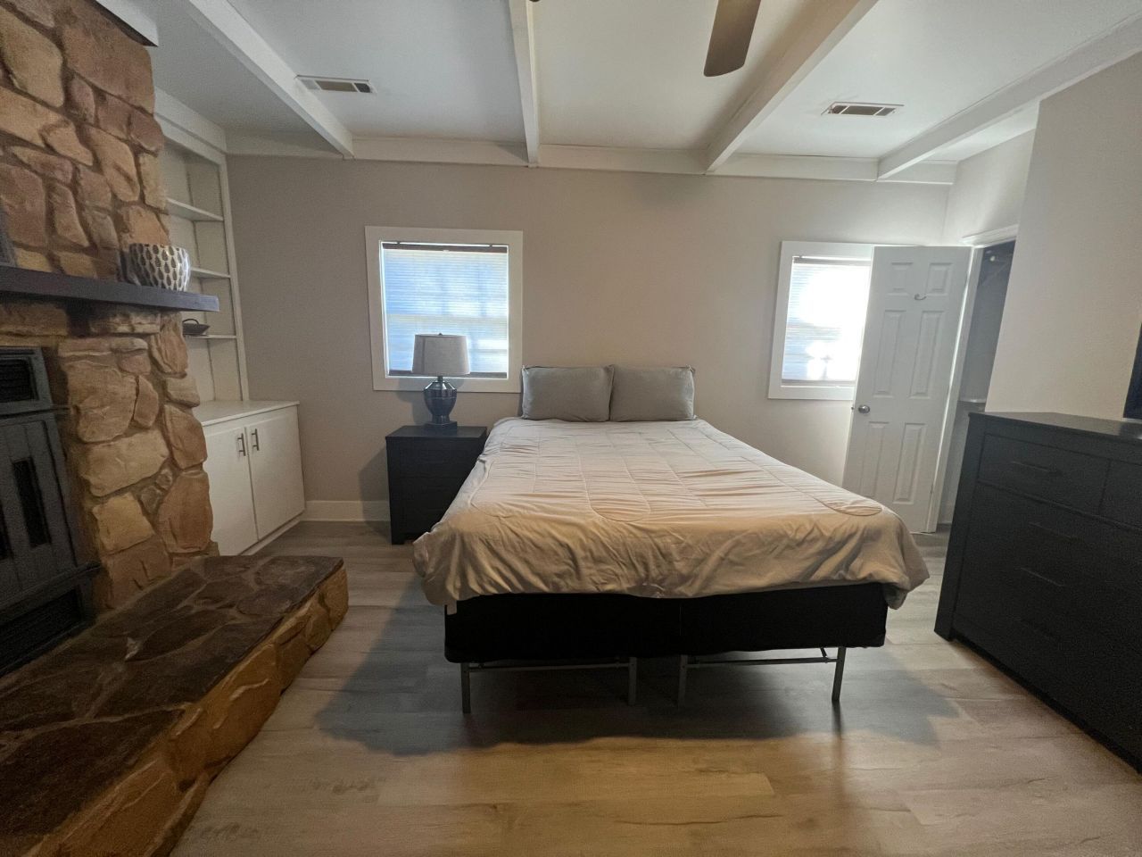 747 Harbor View Road Photo 7