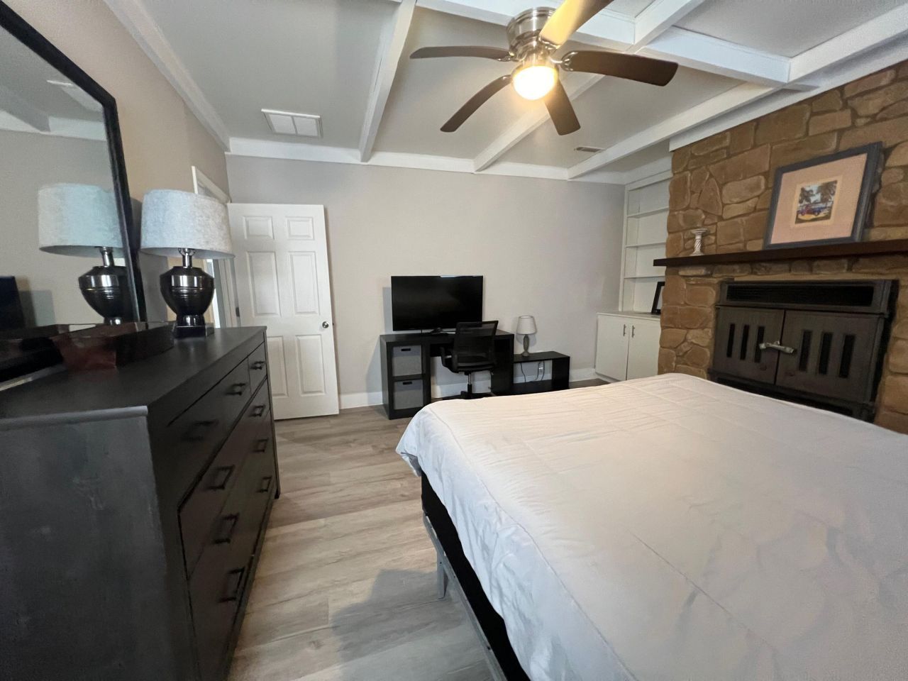 747 Harbor View Road Photo 9