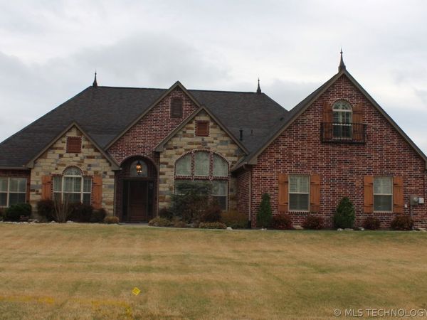 1 cripple creek, Pryor, OK 74361