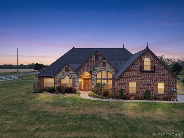 1 cripple creek, Pryor, OK 74361