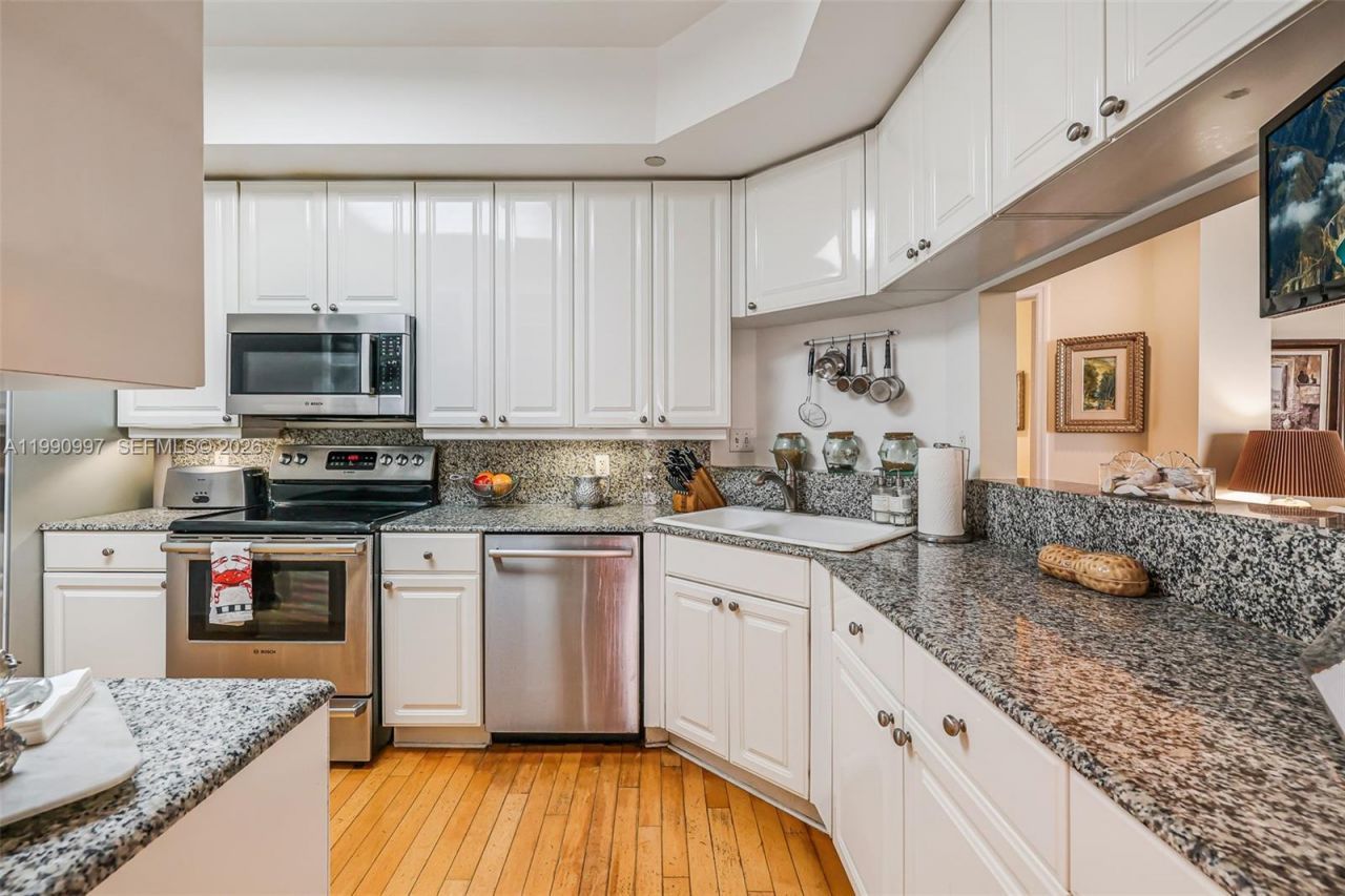 888 Brickell Key Dr , Unit 807, Miami, FL 33131 Photo