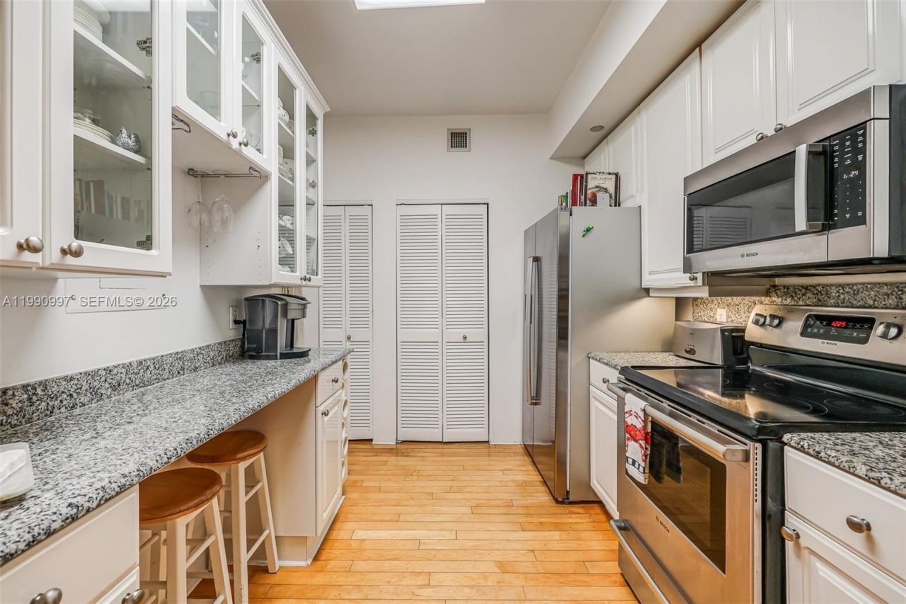 888 Brickell Key Dr , Unit 807, Miami, FL 33131 Photo