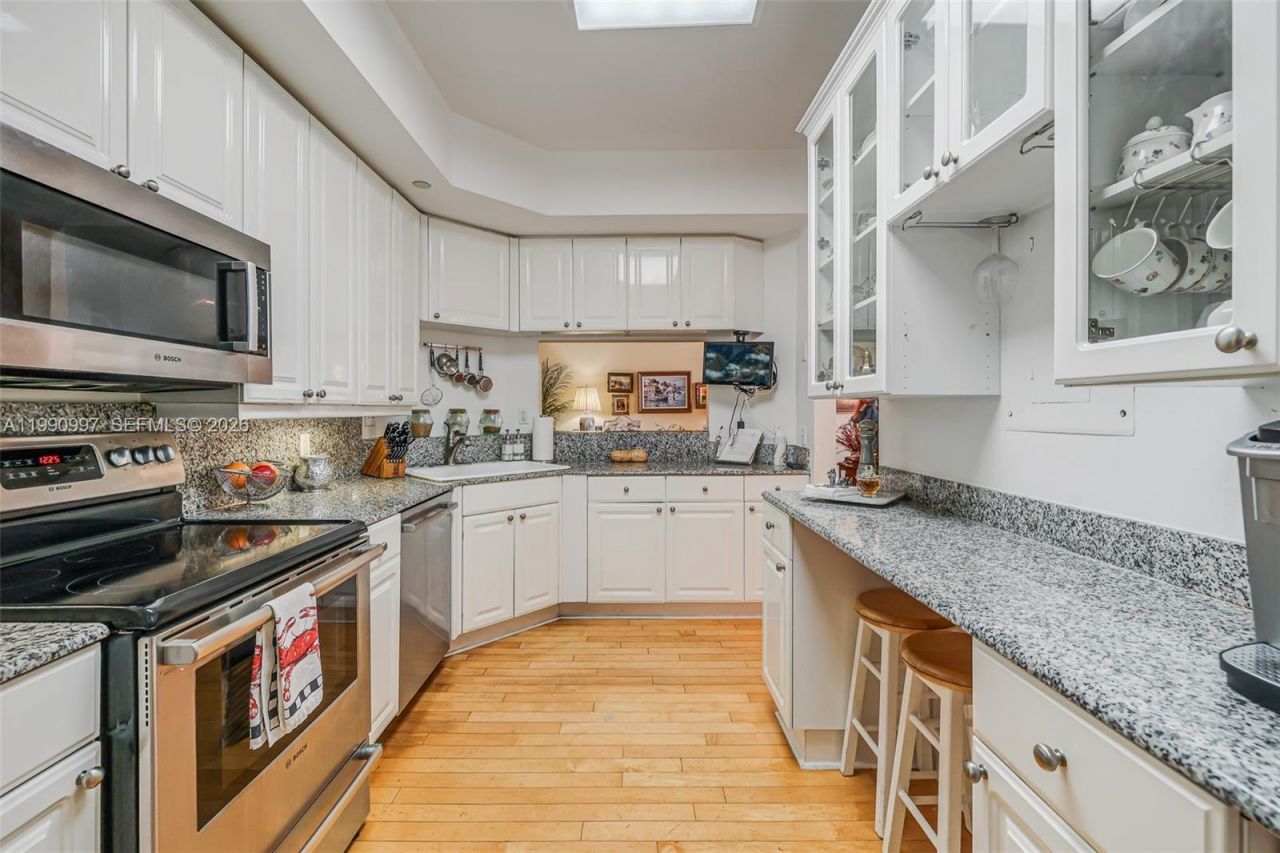 888 Brickell Key Dr , Unit 807, Miami, FL 33131 Photo