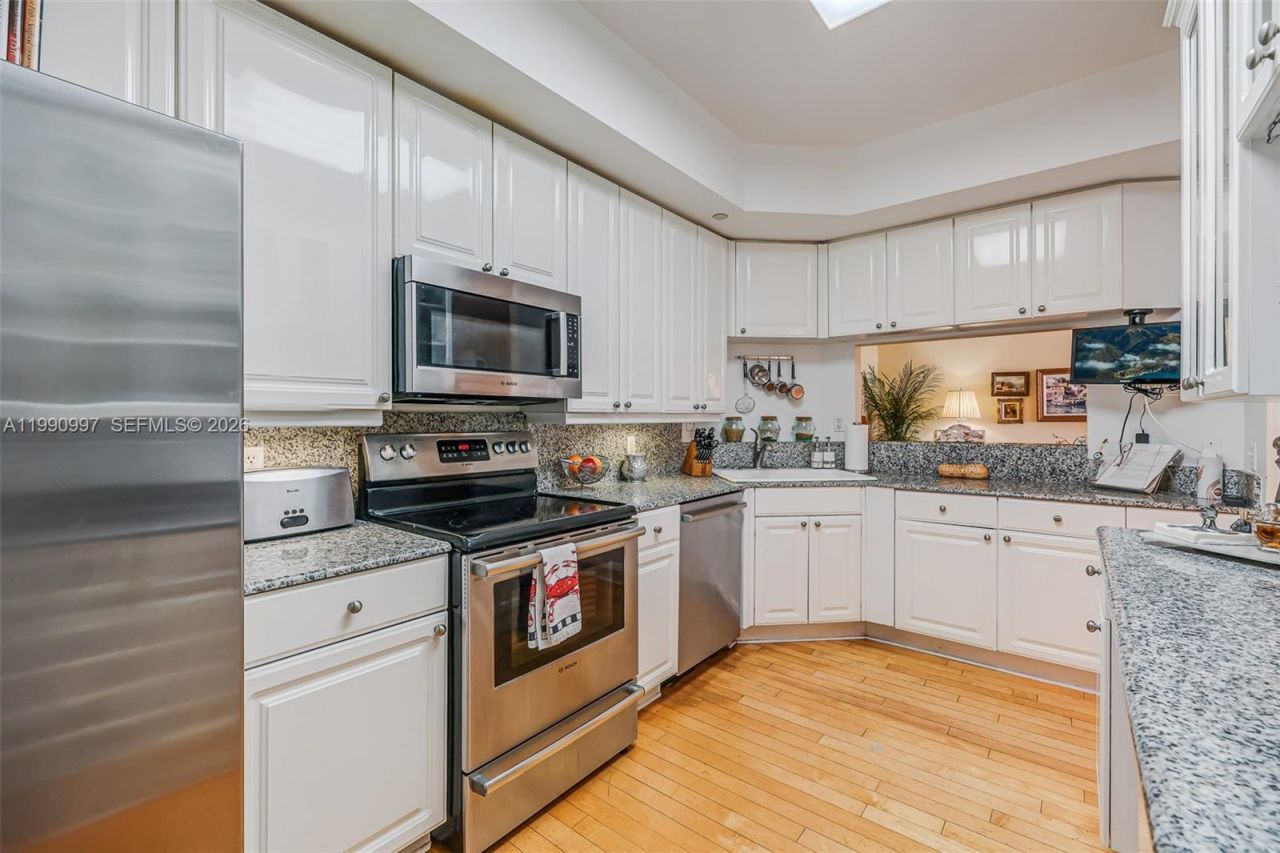 888 Brickell Key Dr , Unit 807, Miami, FL 33131 Photo