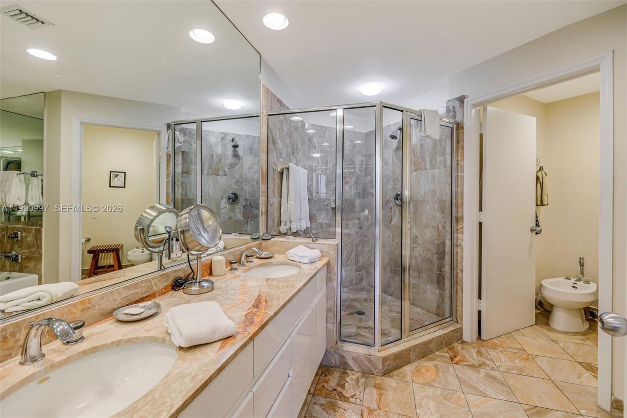 888 Brickell Key Dr , Unit 807, Miami, FL 33131 Photo