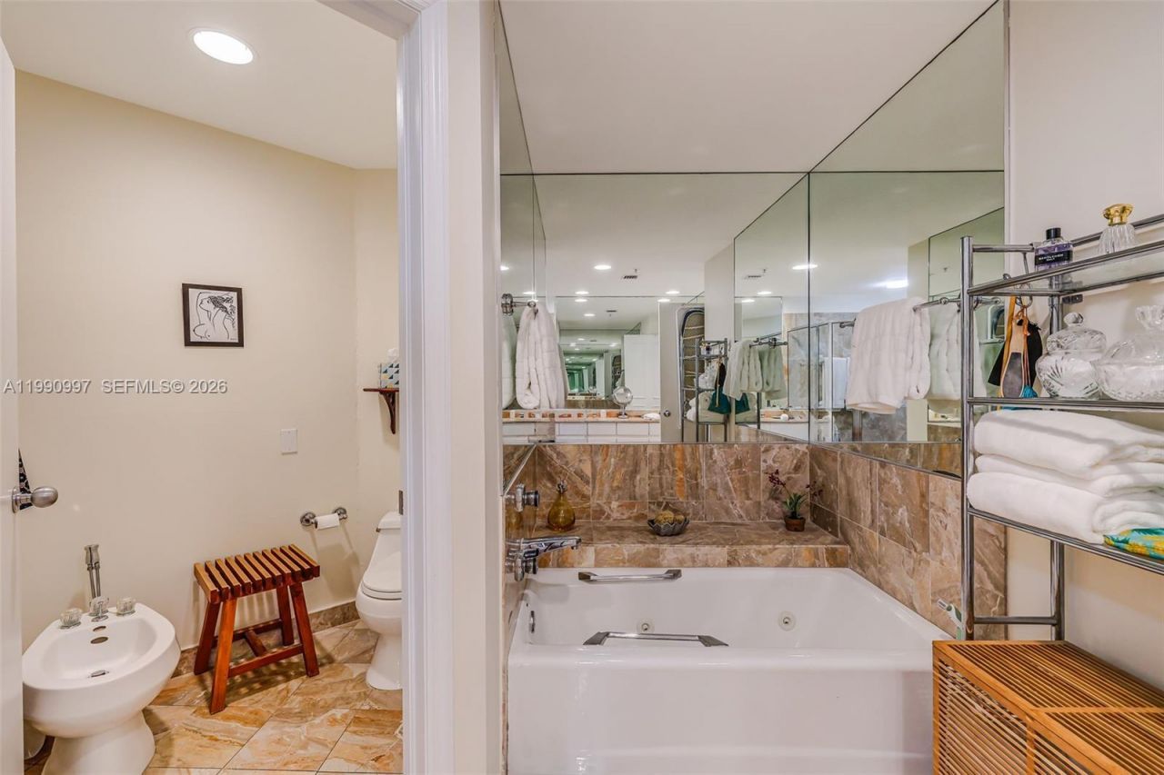 888 Brickell Key Dr , Unit 807, Miami, FL 33131 Photo