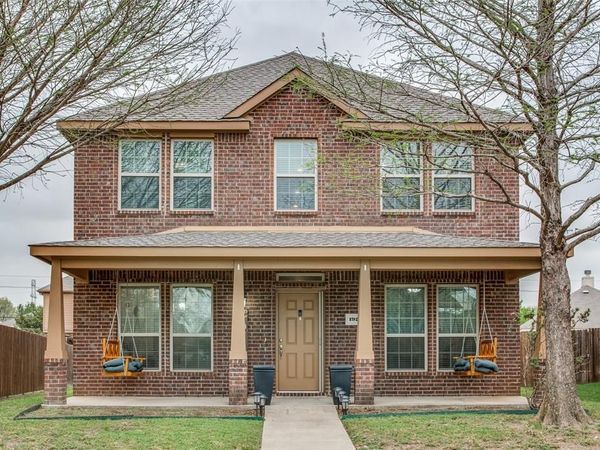 1924 Parkside Mews, Lancaster, TX 75146