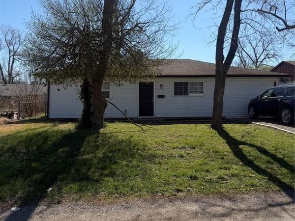 1132 Saint Rose Lane , Cahokia, IL 62206