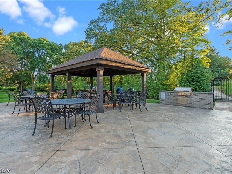 2112 Acacia Park Drive, Lyndhurst, OH 44124 Photo 13