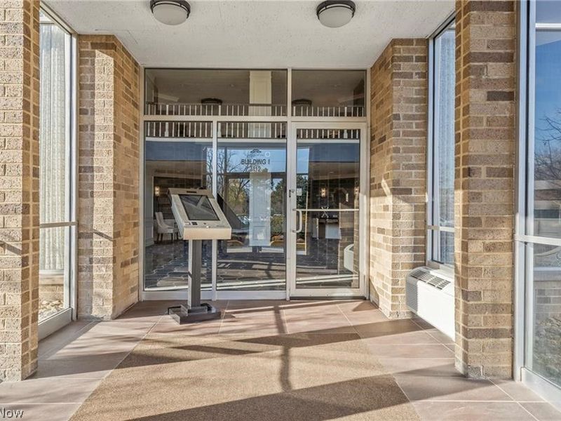 2112 Acacia Park Drive, Lyndhurst, OH 44124 Photo 8