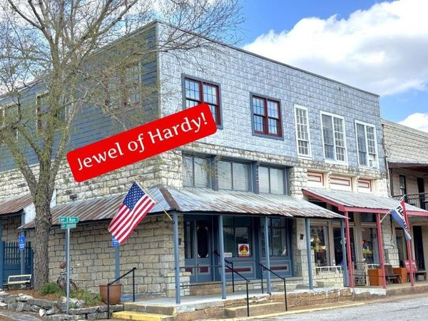 200 E Main Street, Hardy, AR 72542