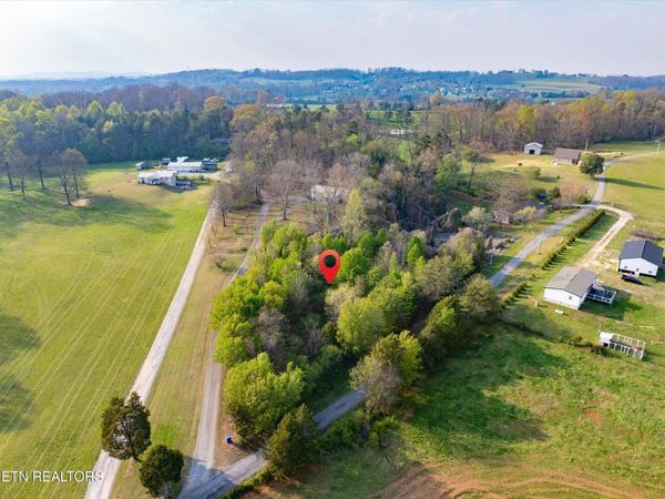 135 Weaver Rd, Madisonville, TN 37354