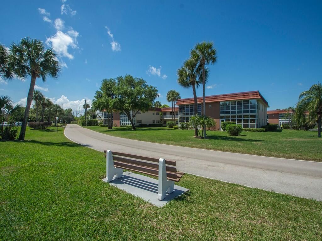 95 Spring Lake Drive, Unit 101, Vero Beach, FL 32962 Photo