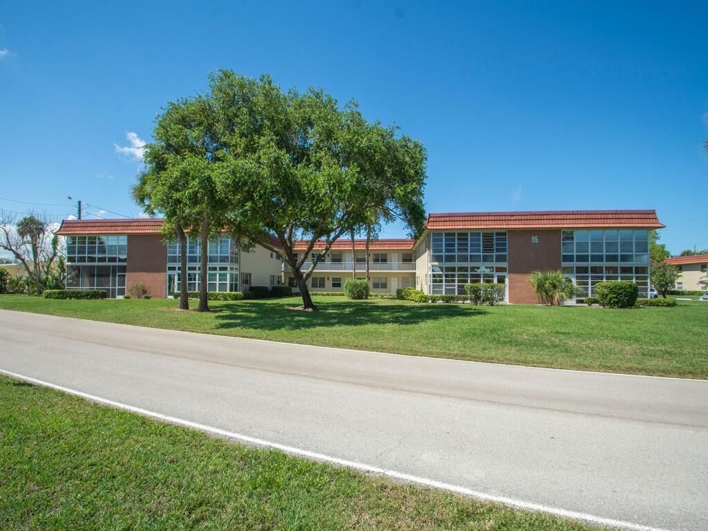 95 Spring Lake Drive, Unit 101, Vero Beach, FL 32962 Photo