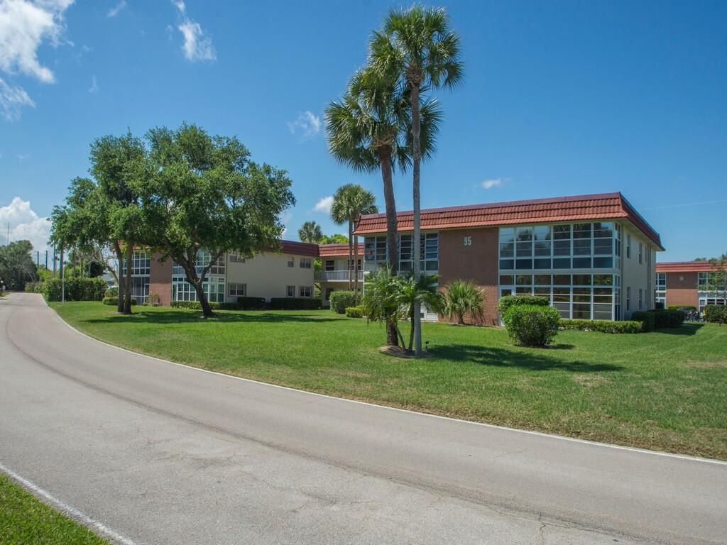95 Spring Lake Drive, Unit 101, Vero Beach, FL 32962 Photo