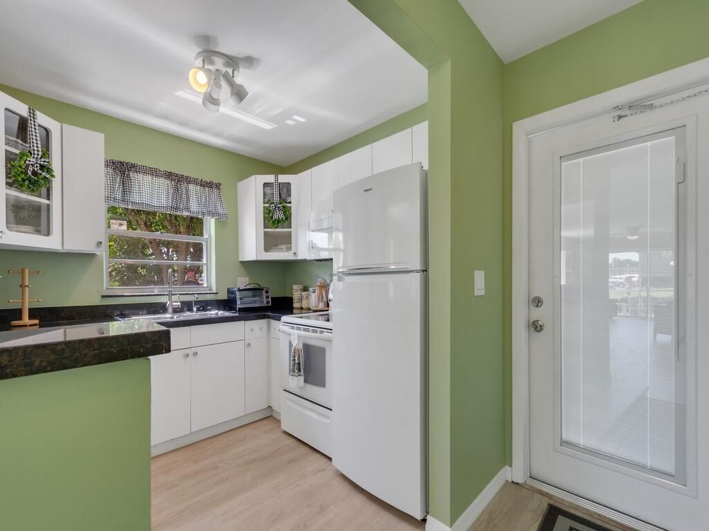 95 Spring Lake Drive, Unit 101, Vero Beach, FL 32962 Photo