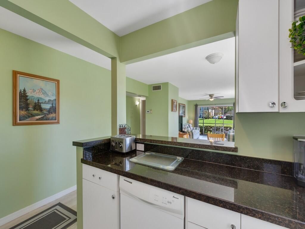 95 Spring Lake Drive, Unit 101, Vero Beach, FL 32962 Photo