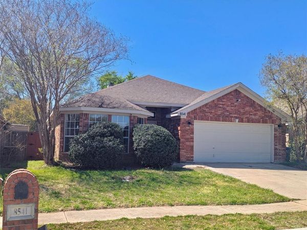 8541 Western Meadows Drive, Fort Worth, TX 76244