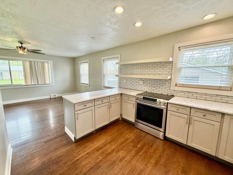 305 Danhurst Road, Columbus, OH 43228 Photo 13