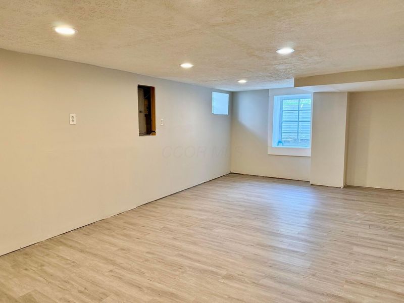 305 Danhurst Road, Columbus, OH 43228 Photo 29
