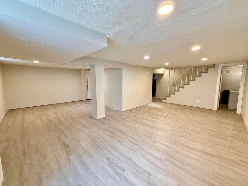 305 Danhurst Road, Columbus, OH 43228 Photo 32