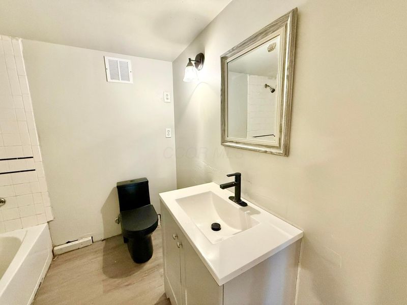 305 Danhurst Road, Columbus, OH 43228 Photo 32