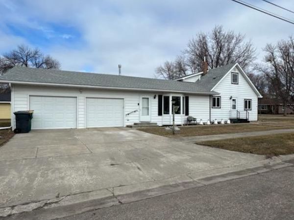 222 Washington Avenue, Hatton, ND 58240