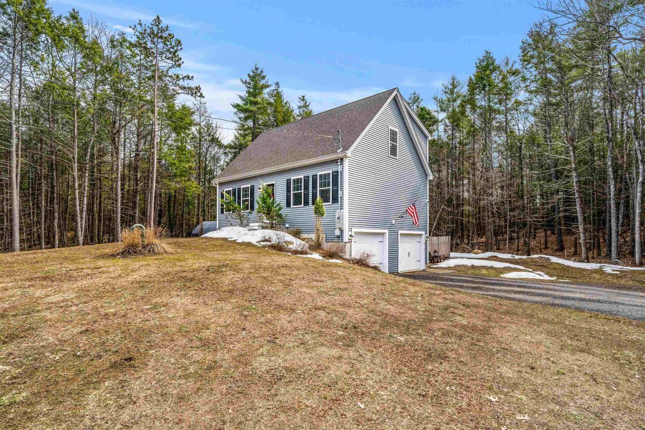 85 Kennard Road, Nottingham, NH 03290 Main Photo