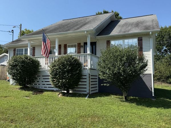 202 Sandy Circle, LaFollette, TN 37766