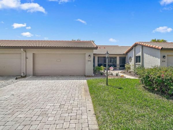 892 COUNTRY CLUB CIRCLE, Unit 50, VENICE, FL 34293