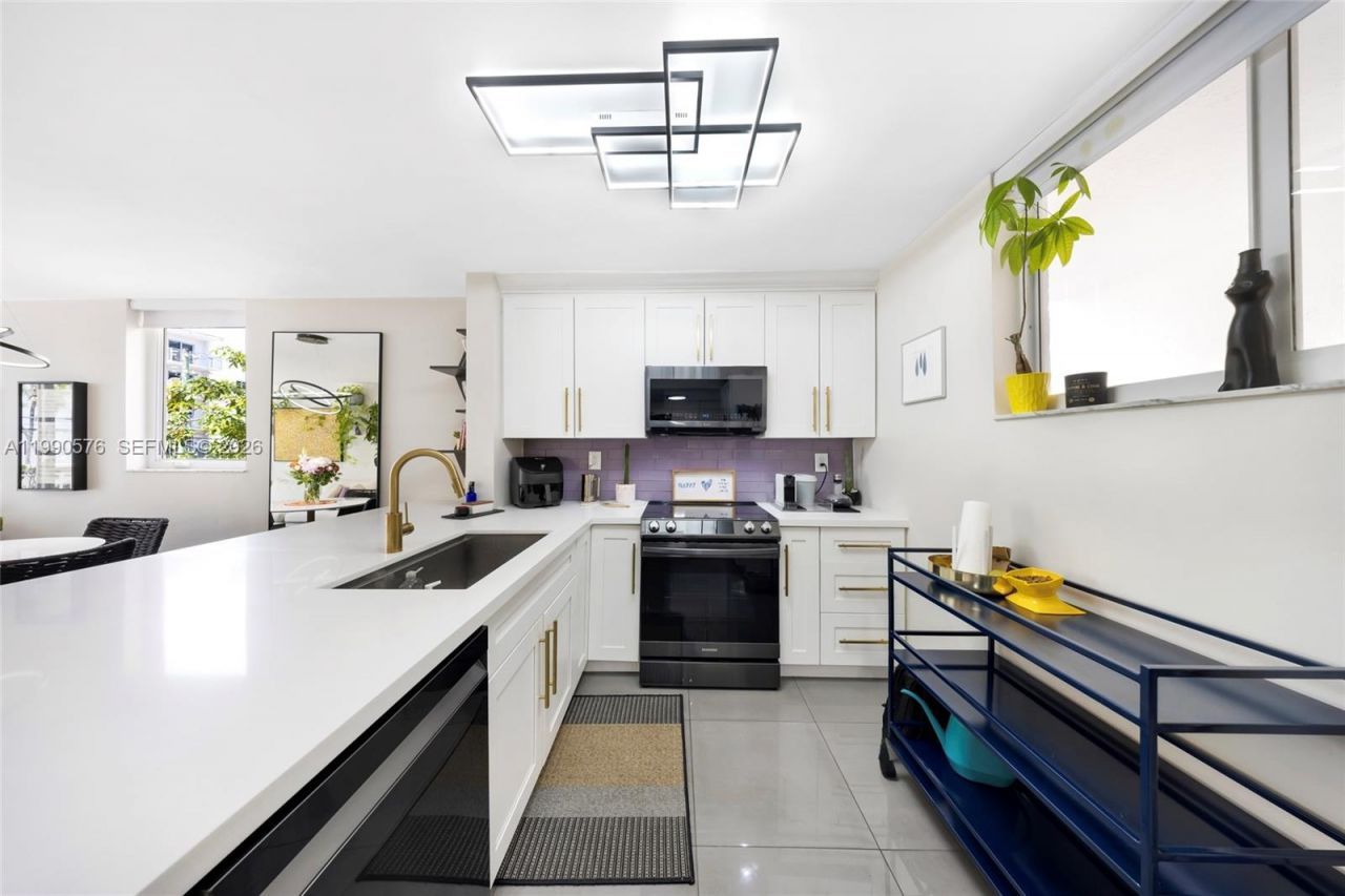 1665 Bay Rd , Unit 221, Miami Beach, FL 33139 Photo