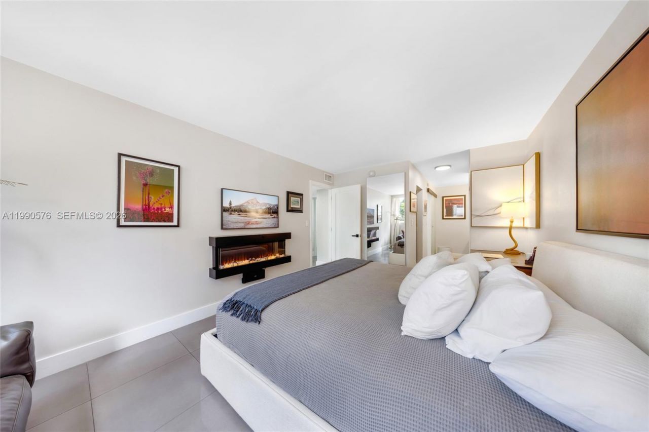 1665 Bay Rd, Unit 221, Miami Beach, FL 33139 Photo