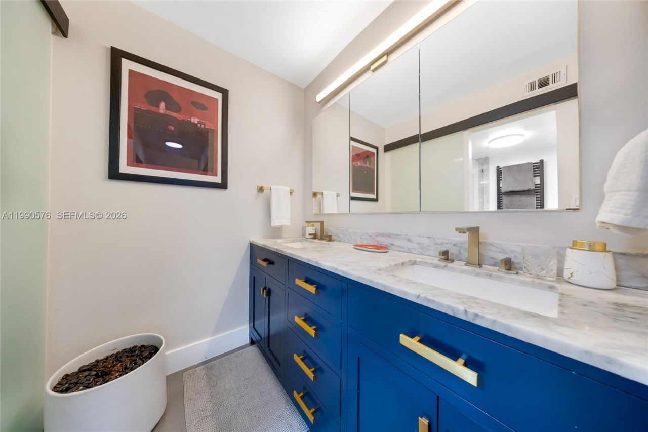 1665 Bay Rd , Unit 221, Miami Beach, FL 33139 Photo