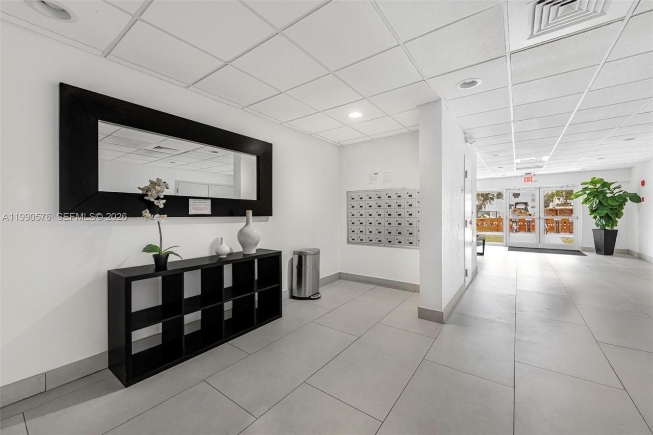 1665 Bay Rd, Unit 221, Miami Beach, FL 33139 Photo
