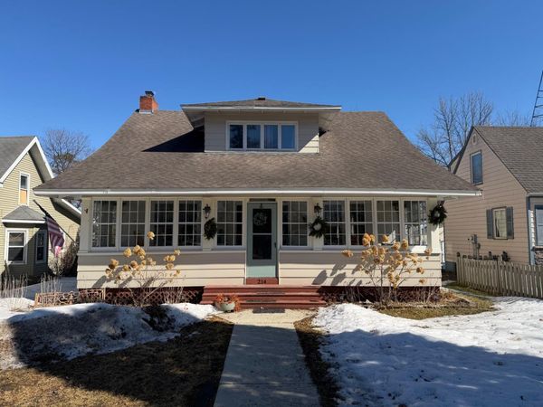 214 Main Avenue S, Baudette, MN 56623