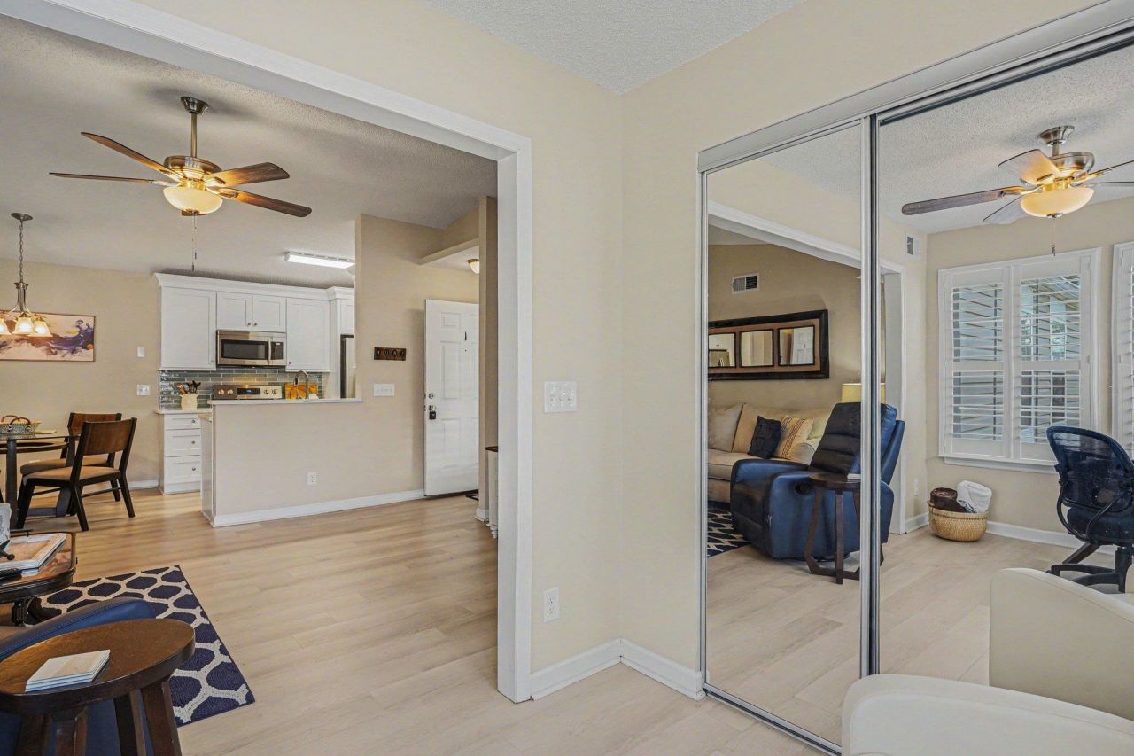 140-i Spanish Oak Ct.  Photo 10