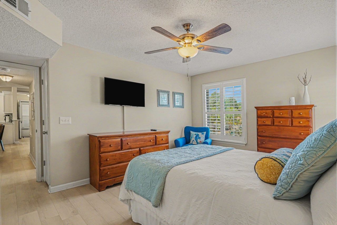 140-i Spanish Oak Ct.  Photo 16