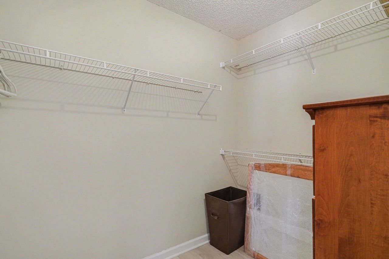 140-i Spanish Oak Ct.  Photo 19