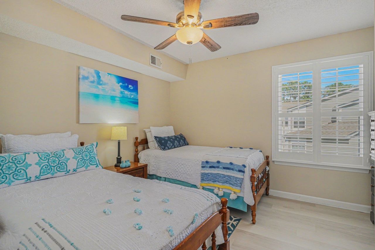 140-i Spanish Oak Ct.  Photo 20