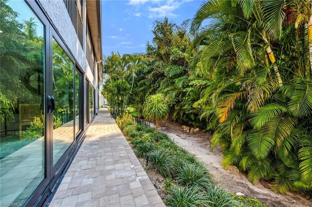 990 8th St S, Unit 1C, Naples, FL 34102 Photo