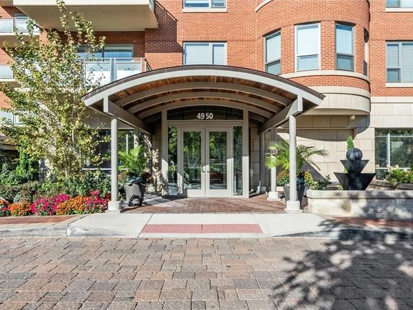 4950 Central Street, Unit 702, Kansas City, MO 64112