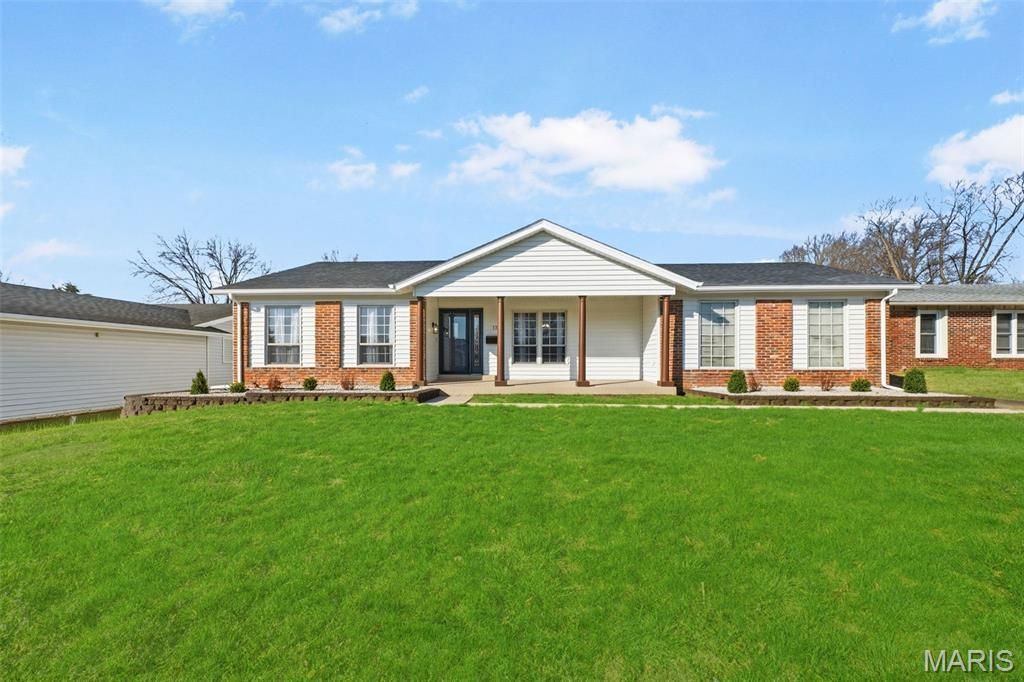 1323 Woodpath Drive, Florissant, MO 63031 Main Photo