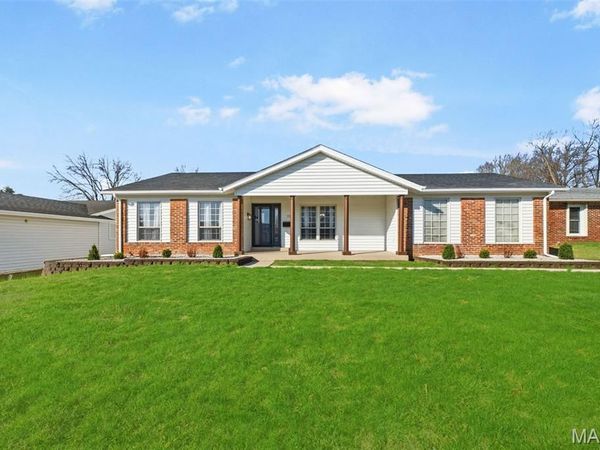 1323 Woodpath Drive, Florissant, MO 63031