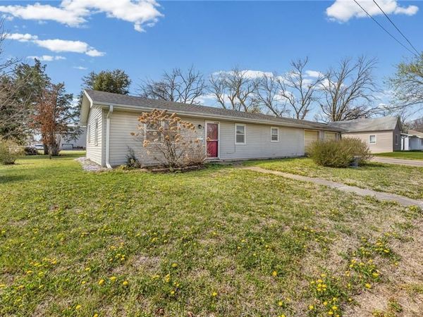 3 W Douglas Street, Iola, KS 66749