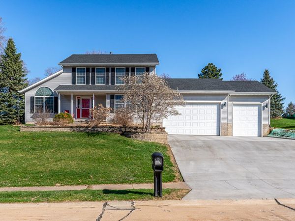 76 Parkview Drive , Eldridge, IA 52748