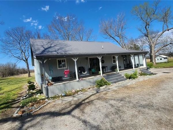 488 W 640th Avenue, Girard, KS 66743