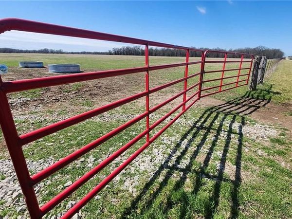 W 670th Avenue, Girard, KS 66743