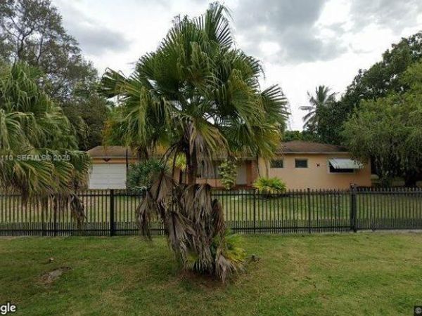 7025 SW 71st Ct, Miami, FL 33143